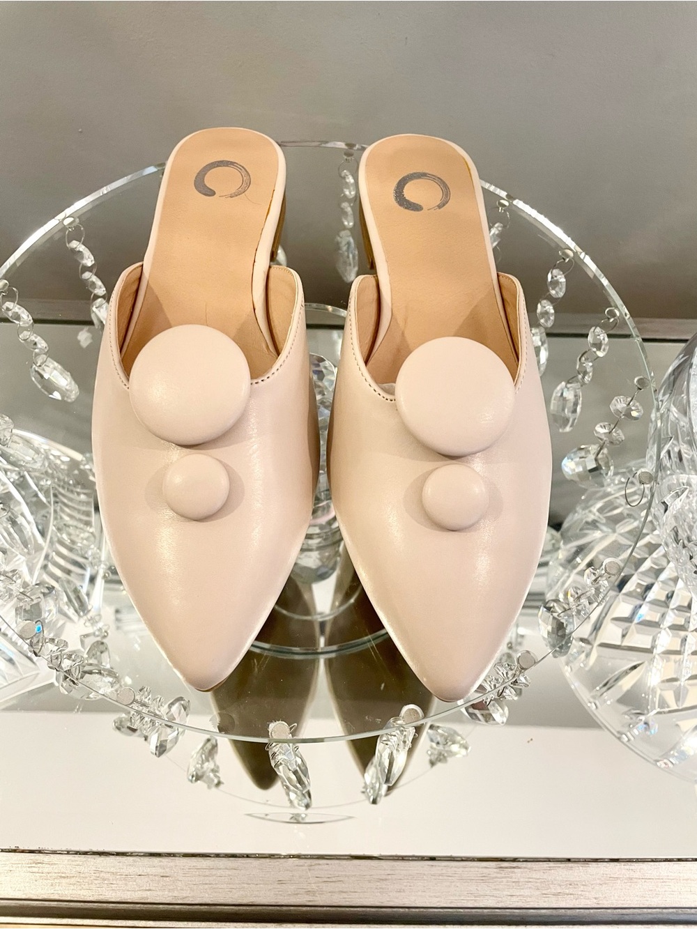 Women’s Neutral Pointed Toe Slip-On Size 8
